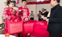 新人零彩礼结婚 政府上门送祝福