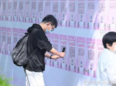 相亲会·观察｜主打一个人间清醒！当00后涌入千佛山相亲会……