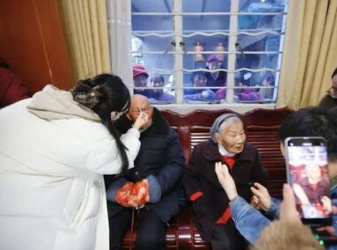 杭州这对百岁夫妻刚拍了结婚照！他们秘诀是……
