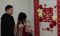 没彩礼、没婚庆、没摆宴席，河南小伙儿婚礼只花了200多元，在家里简单拜堂后吃了一顿烧烤，“结婚当晚偷偷哭了很久，觉得委屈了妻子”