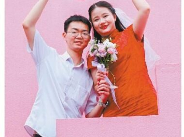 广州《有事好商量》录制现场，聚焦“优化婚恋服务品牌，建设甜蜜幸福之都”开展专题协商。